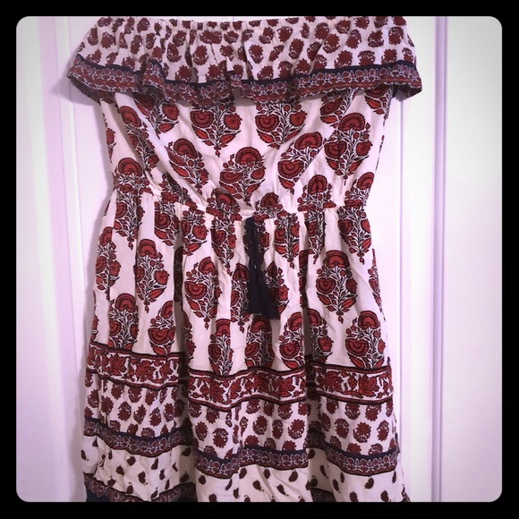 Red and White Strapless Dress with Elegant Design - Picture 1 of 2